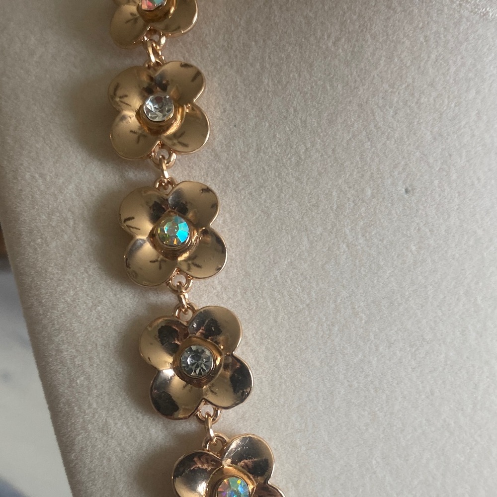 Vintage AB Gold Flower Necklace - Picture 3 of 9